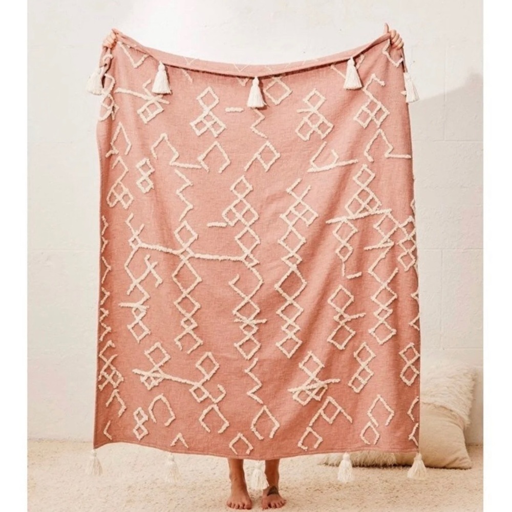 Urban outfitters tufted throw blanket